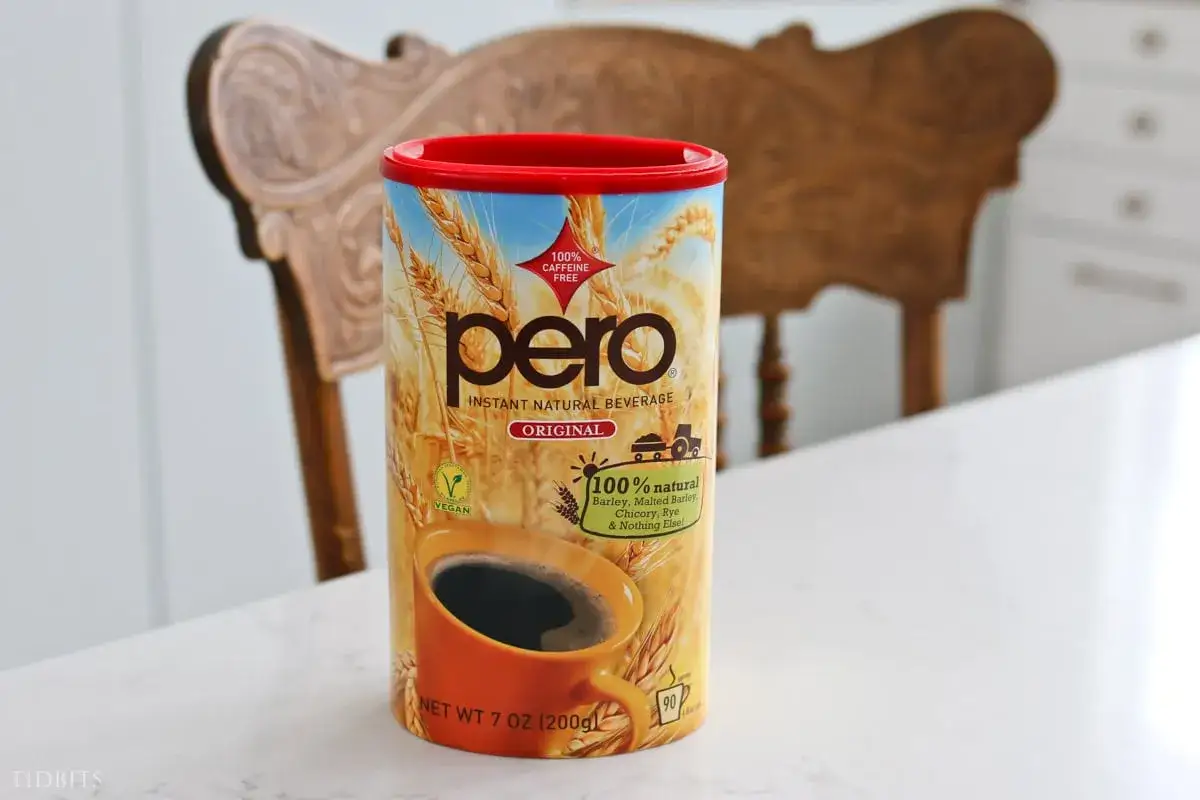 Boîte de Pero, une boisson naturelle instantanée, une excellente alternative au café. Composée d'orge, de malt, de chicorée et de seigle.